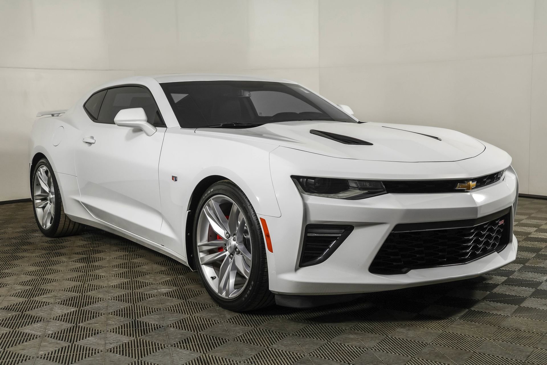Used 2018 Chevrolet Camaro SS image 15