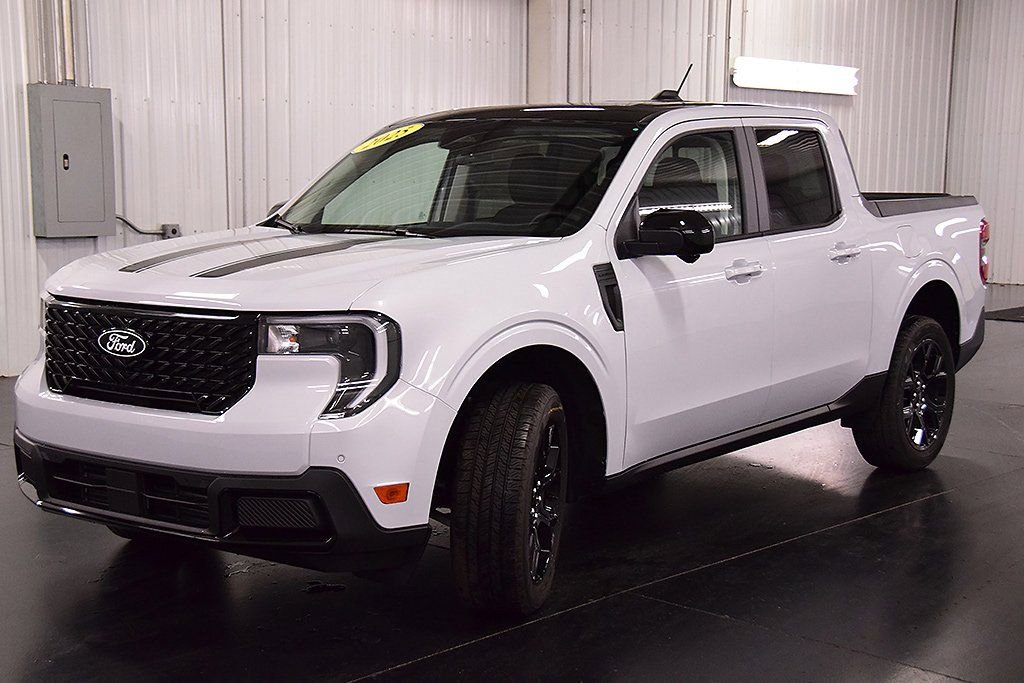 New 2025 Ford Maverick Lariat w/ Black Appearance Package image 3