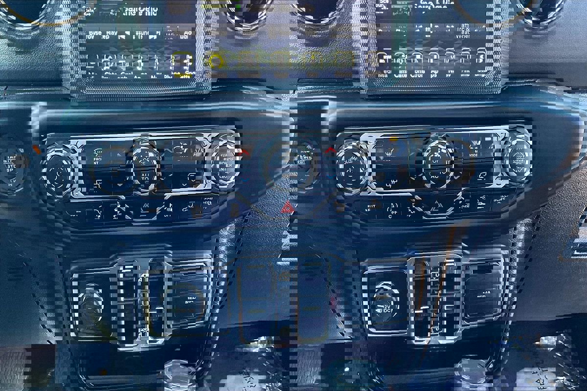 Used 2023 Jeep Gladiator Overland image 11