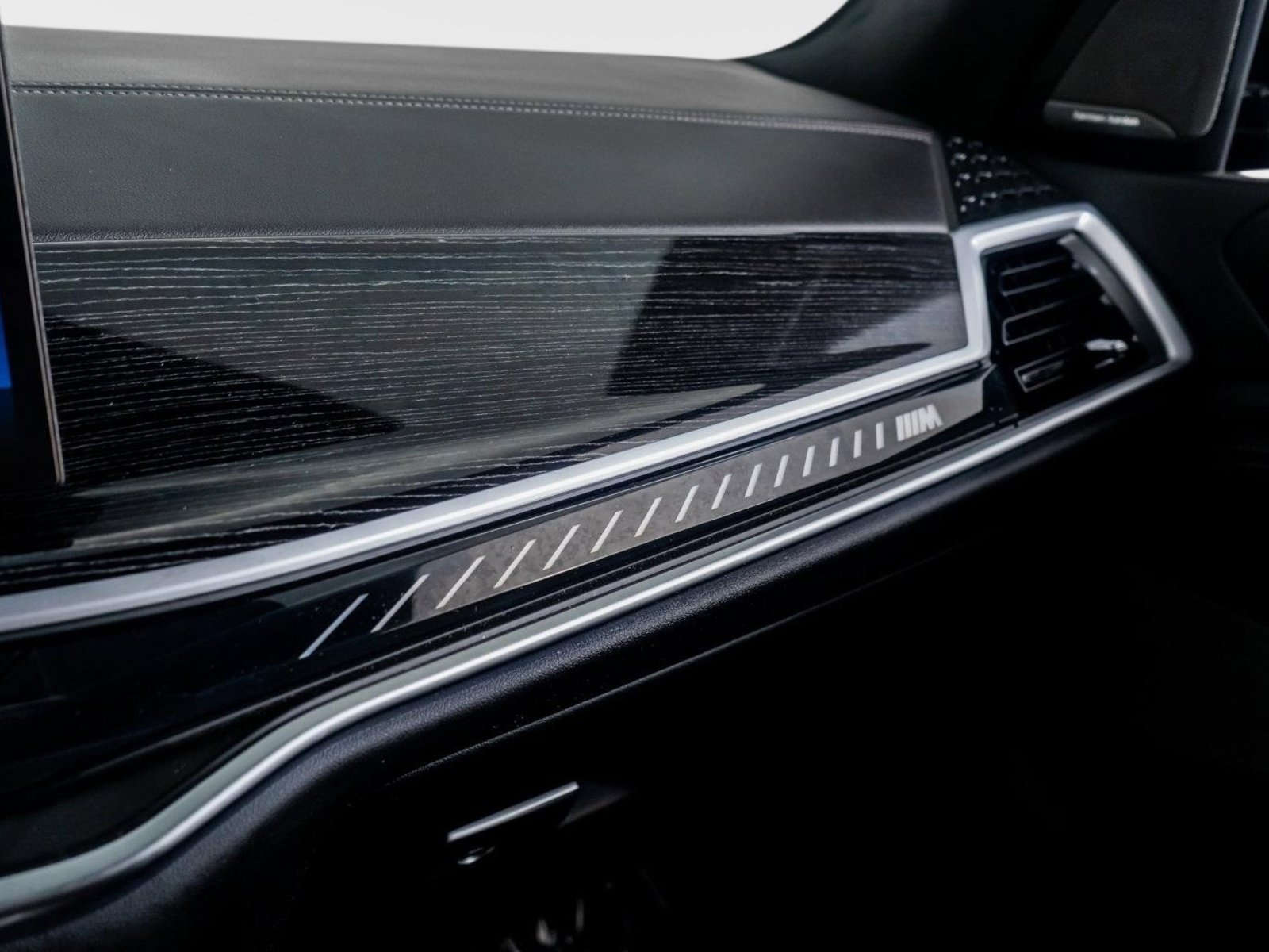 Used 2025 BMW X7 M60i image 54