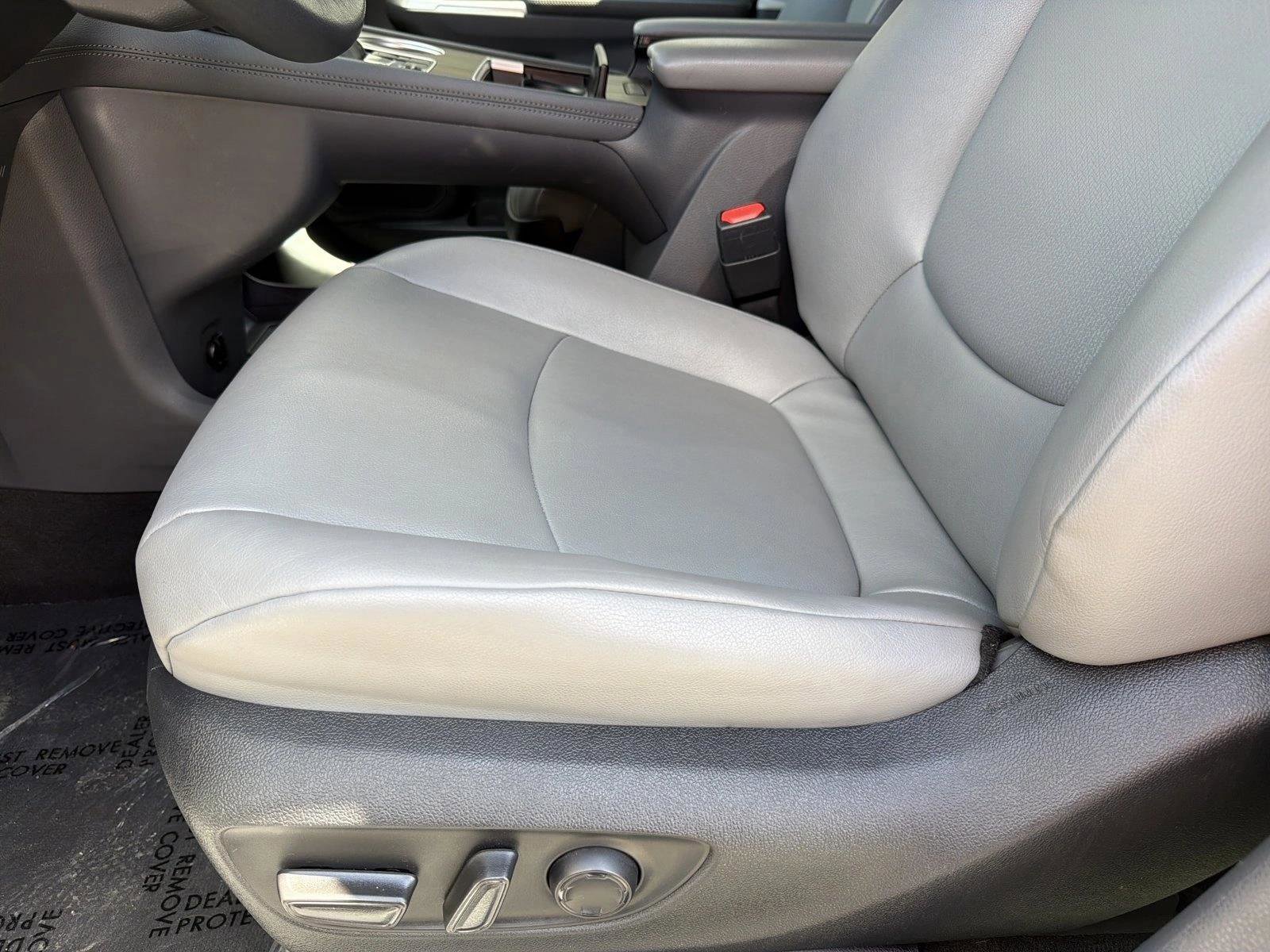 Used 2024 Toyota Sienna XLE FWD image 12