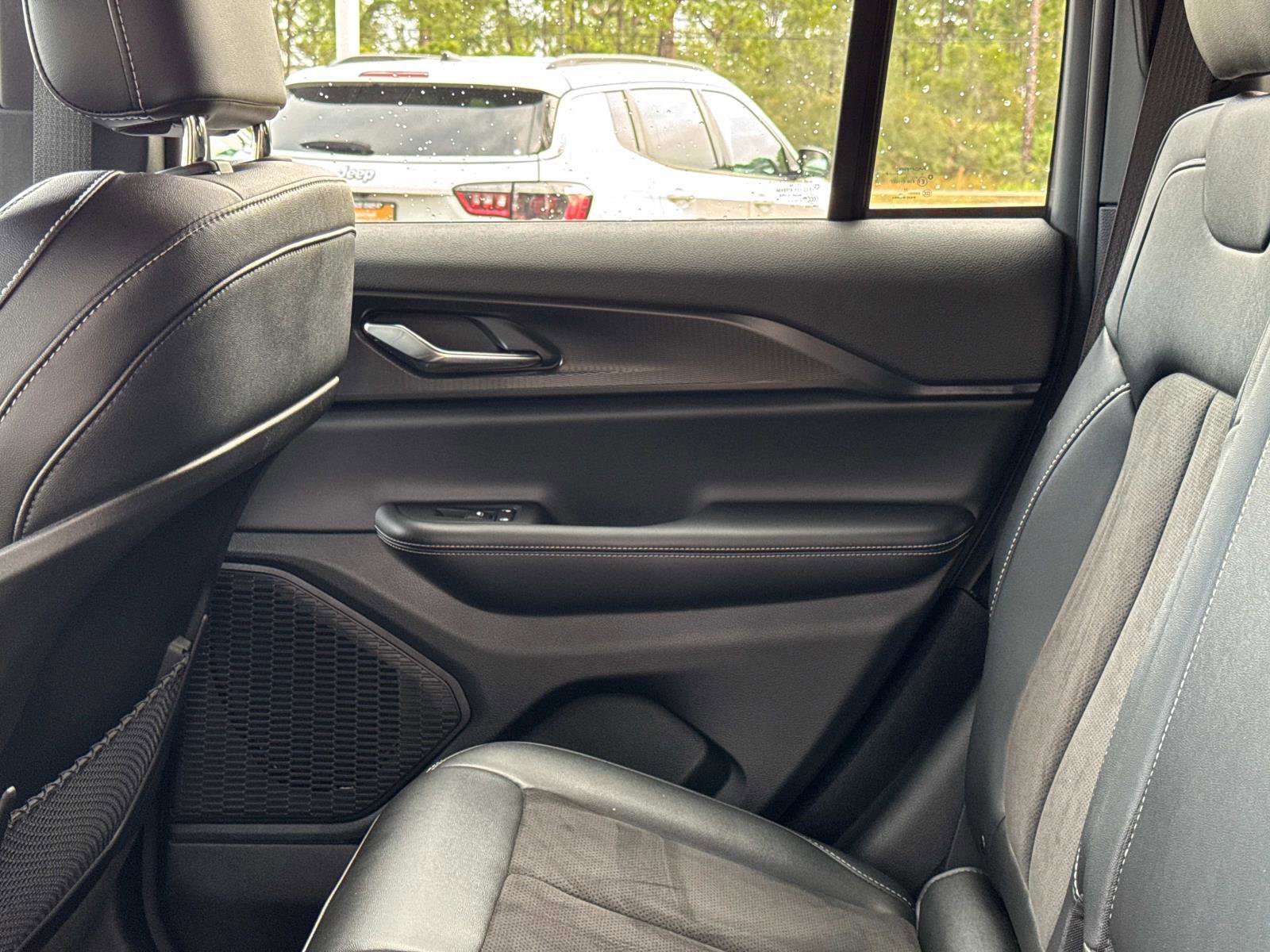 Certified 2025 Jeep Grand Cherokee Altitude image 14