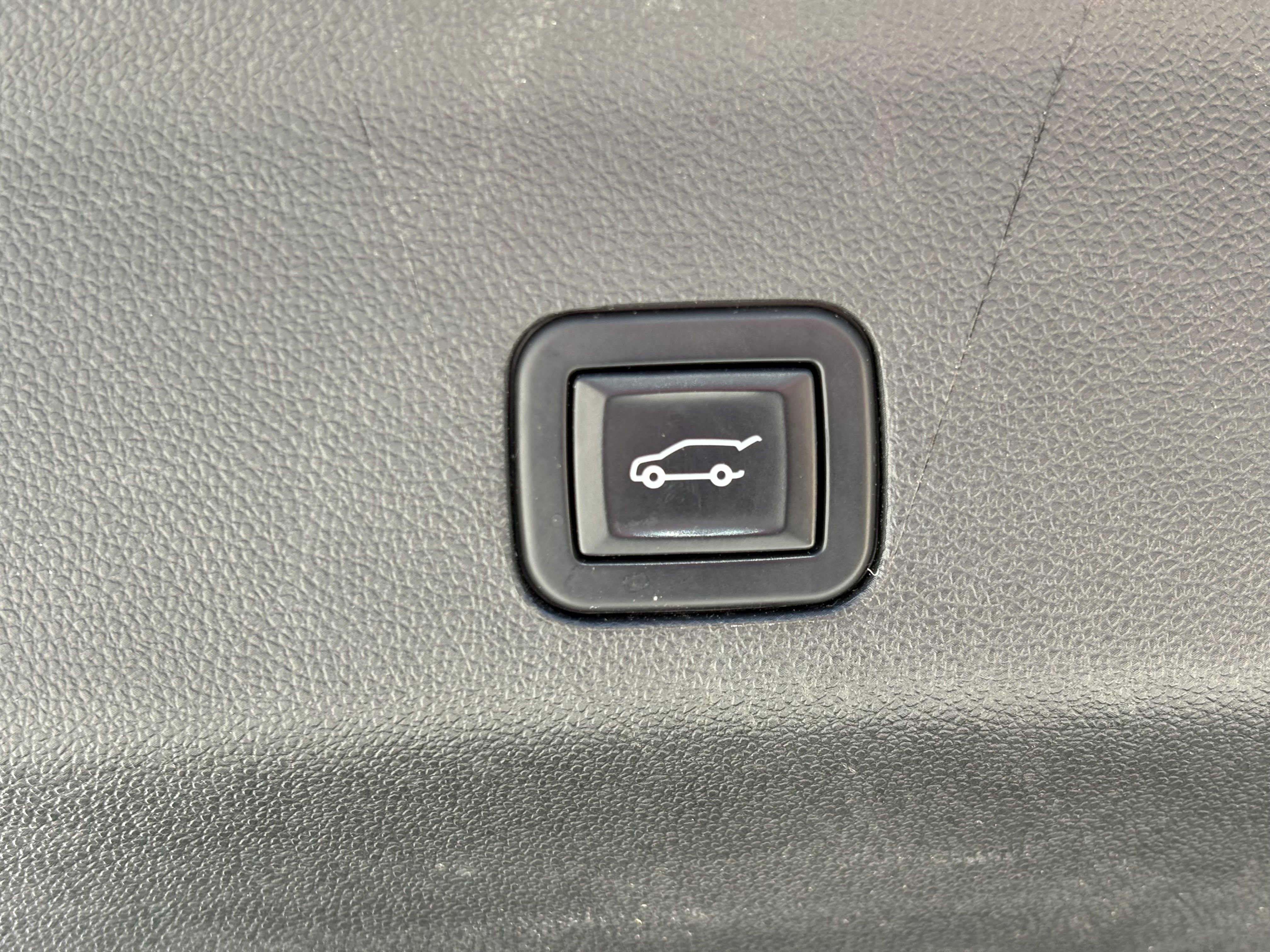 Used 2023 Cadillac Escalade V AWD/4WD image 11