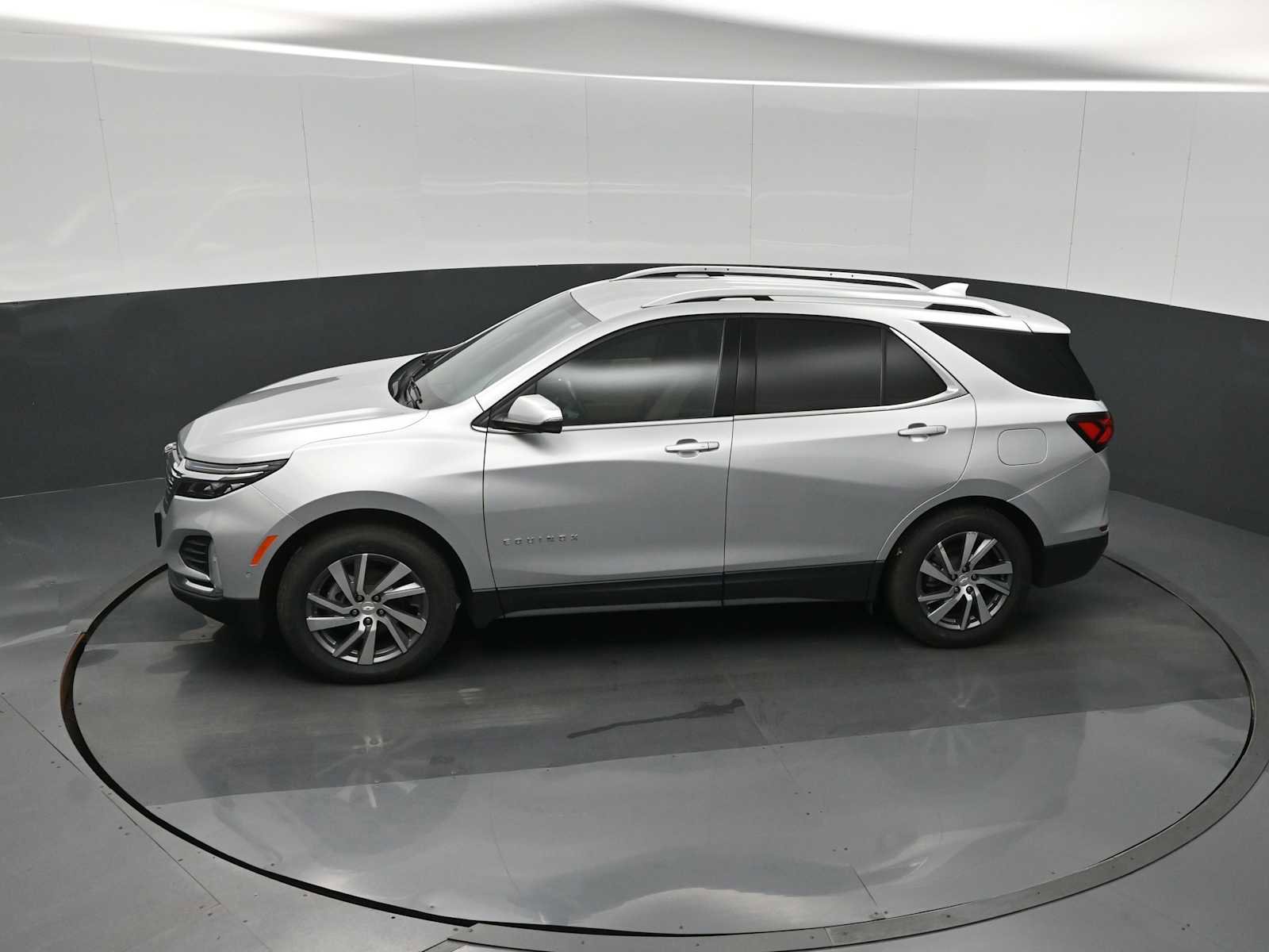 Used 2022 Chevrolet Equinox Premier AWD/4WD image 22
