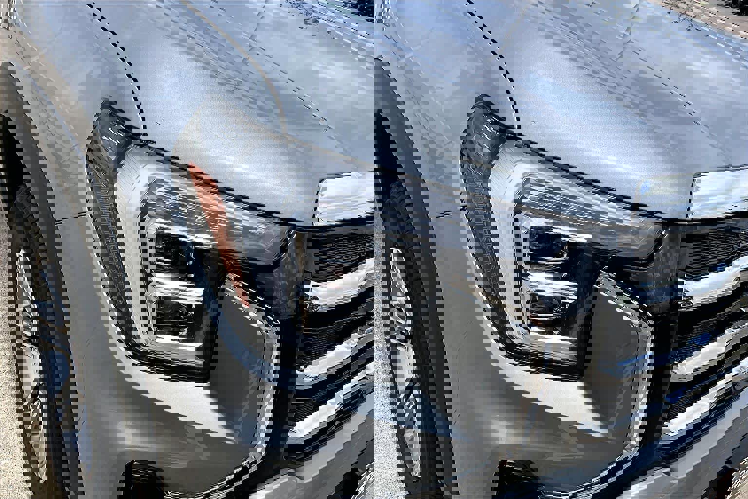 Used 2025 GMC Terrain Elevation image 26