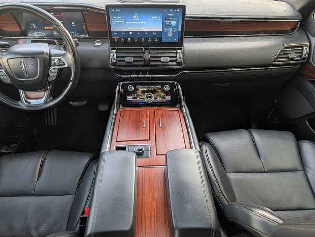 Used 2022 Lincoln Navigator Reserve image 11