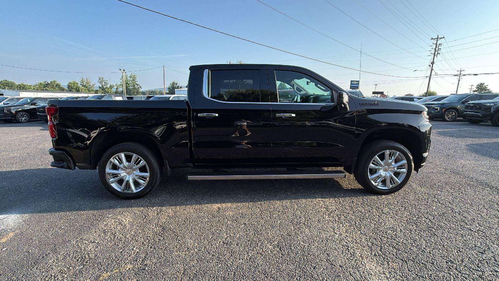 Used 2021 Chevrolet Silverado 1500 High Country w/ Technology Package AWD/4WD image 6