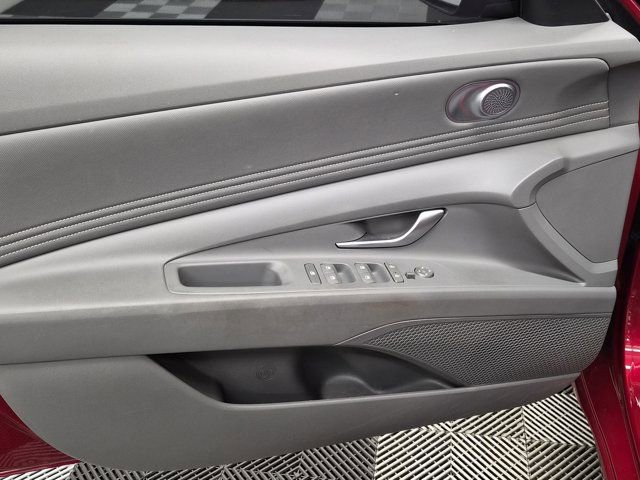 Used 2023 Hyundai Elantra SEL w/ Convenience Package image 13