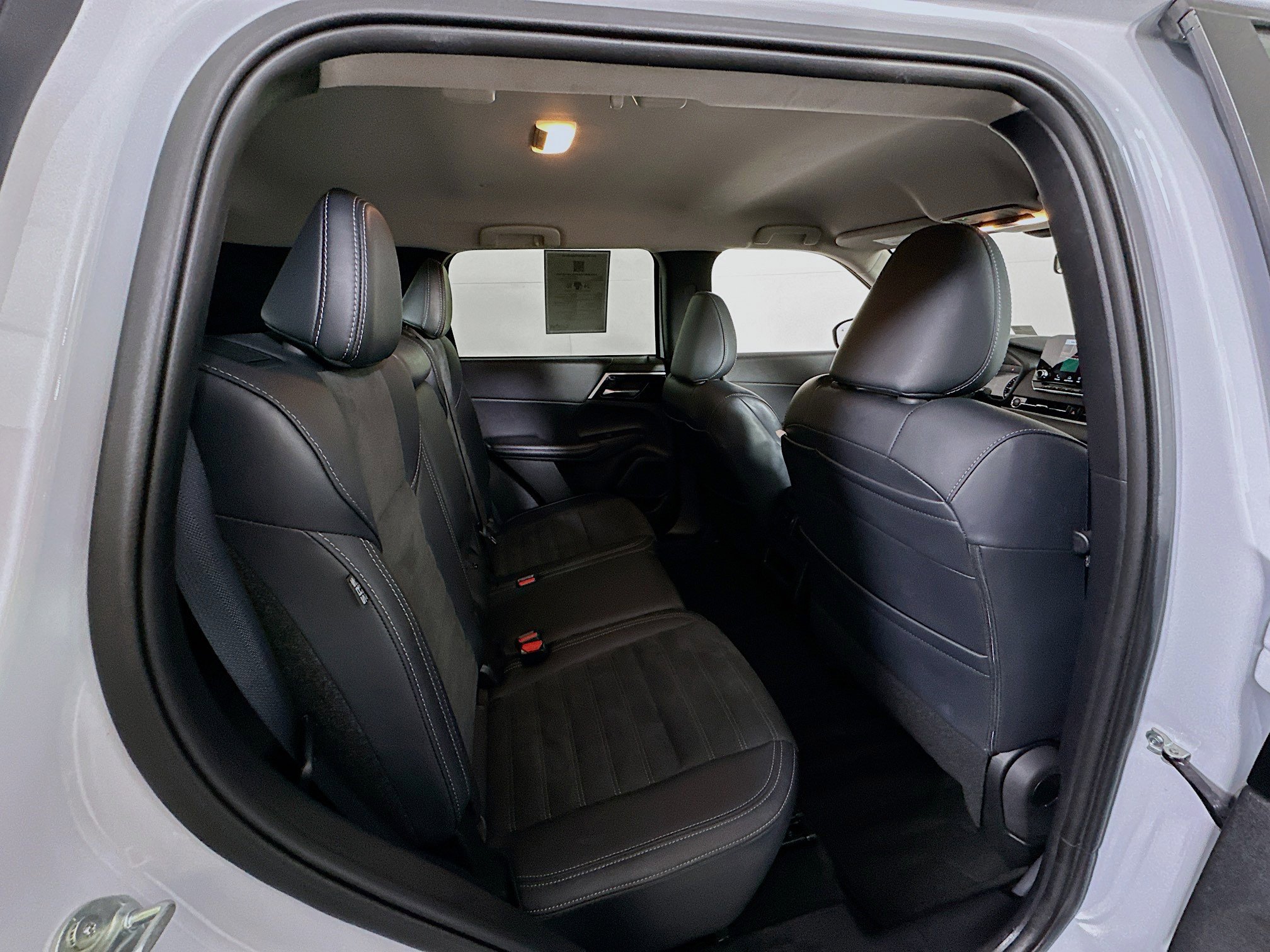 Used 2024 Mitsubishi Outlander SE image 31