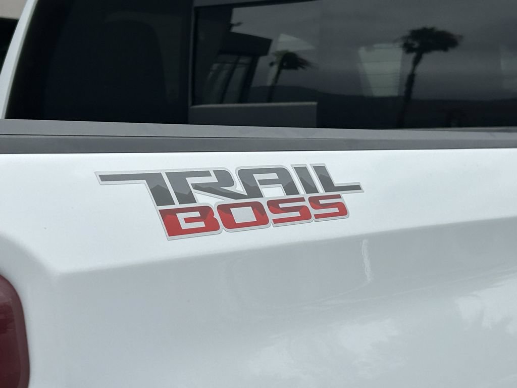 Used 2025 Chevrolet Silverado 1500 LT Trail Boss w/ Convenience Package II AWD/4WD image 5