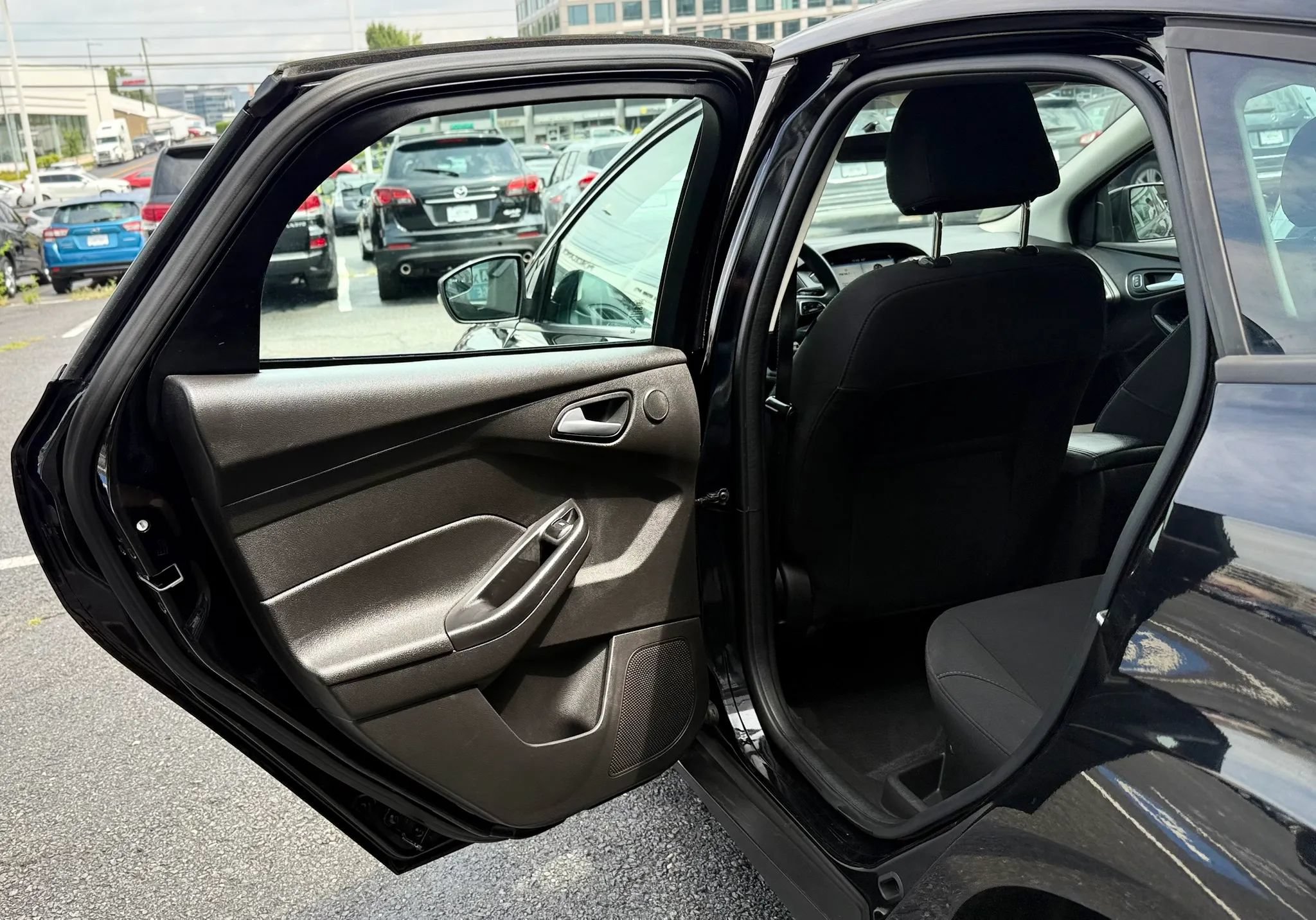 Used 2017 Ford Focus SEL FWD image 26