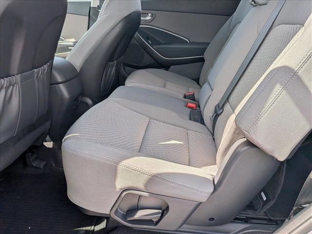 Used 2017 Hyundai Santa Fe SE FWD image 17