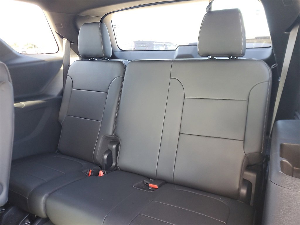 Used 2023 Chevrolet Traverse Premier w/ Redline Edition image 9
