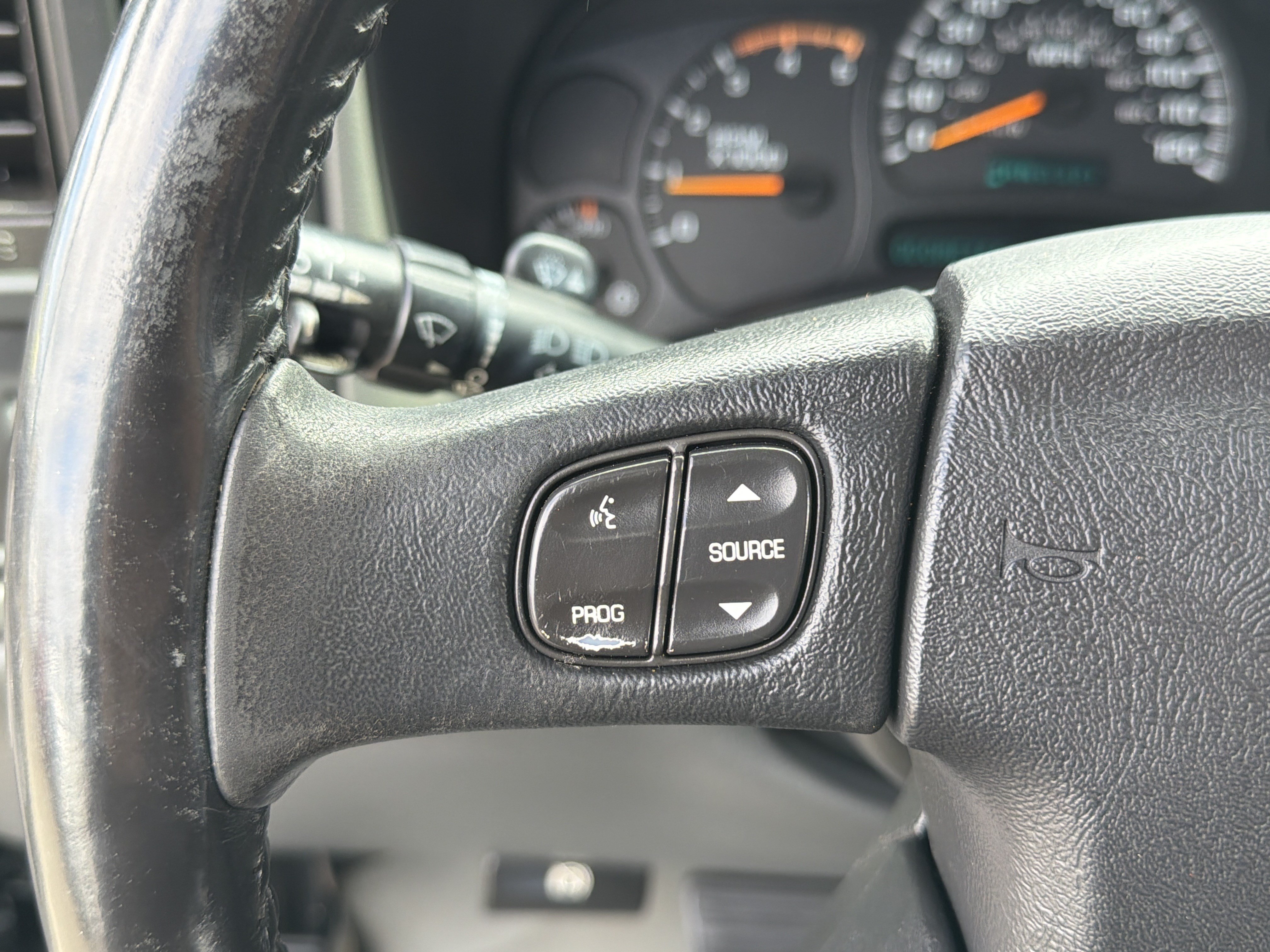 Used 2005 Chevrolet Silverado 2500 LT w/ Heavy-Duty Power Package AWD/4WD image 17