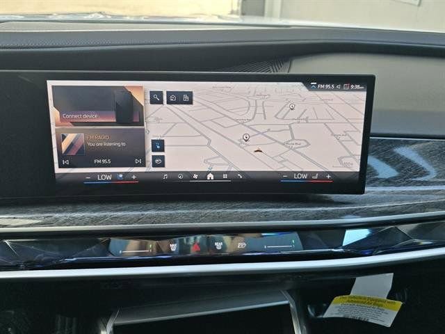 Used 2024 BMW i7 xDrive60 image 8