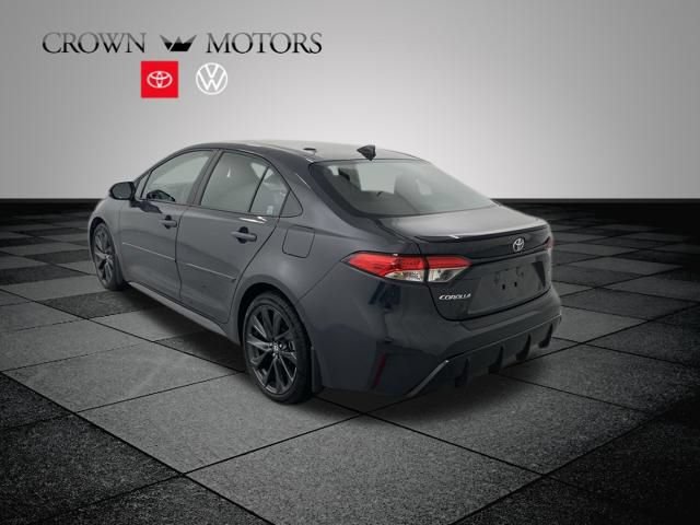 Used 2025 Toyota Corolla SE w/ SE Premium Package FWD image 4