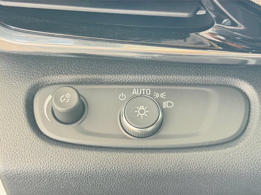 Used 2025 Buick Envista Avenir FWD image 17
