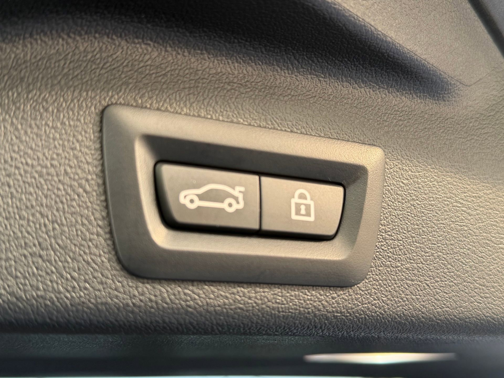 Used 2022 BMW X5 xDrive45e w/ M Sport Package image 22