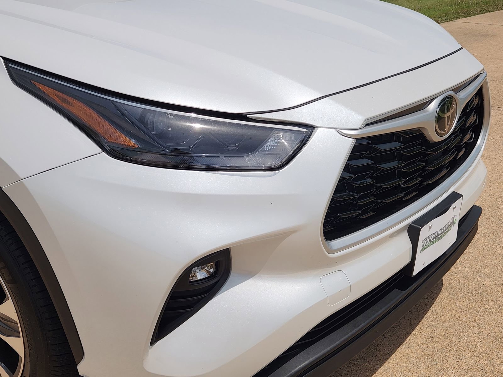 Used 2023 Toyota Highlander XLE FWD image 12