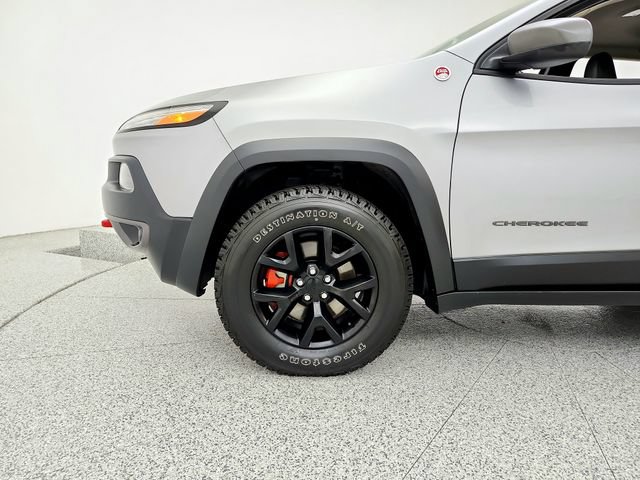Used 2015 Jeep Cherokee Trailhawk w/ Cold Weather Group AWD/4WD image 25