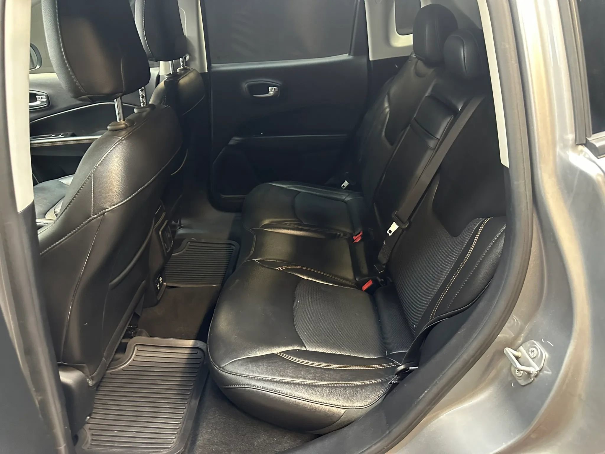 Used 2018 Jeep Compass Limited image 22