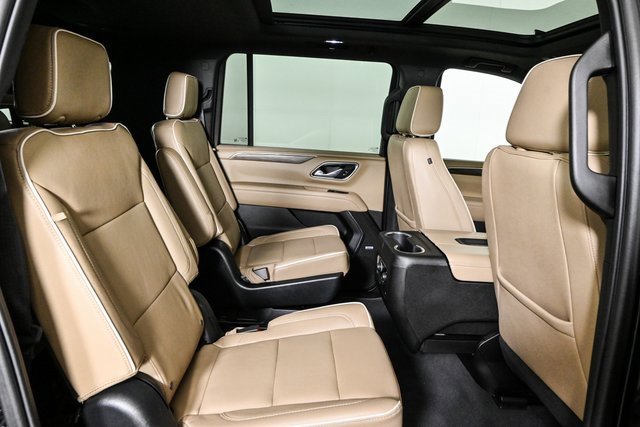 Used 2023 Chevrolet Suburban Premier image 21