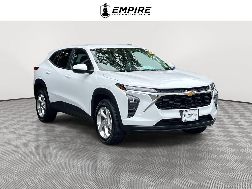 Used 2024 Chevrolet Trax LS w/ LS Convenience Package FWD image 1
