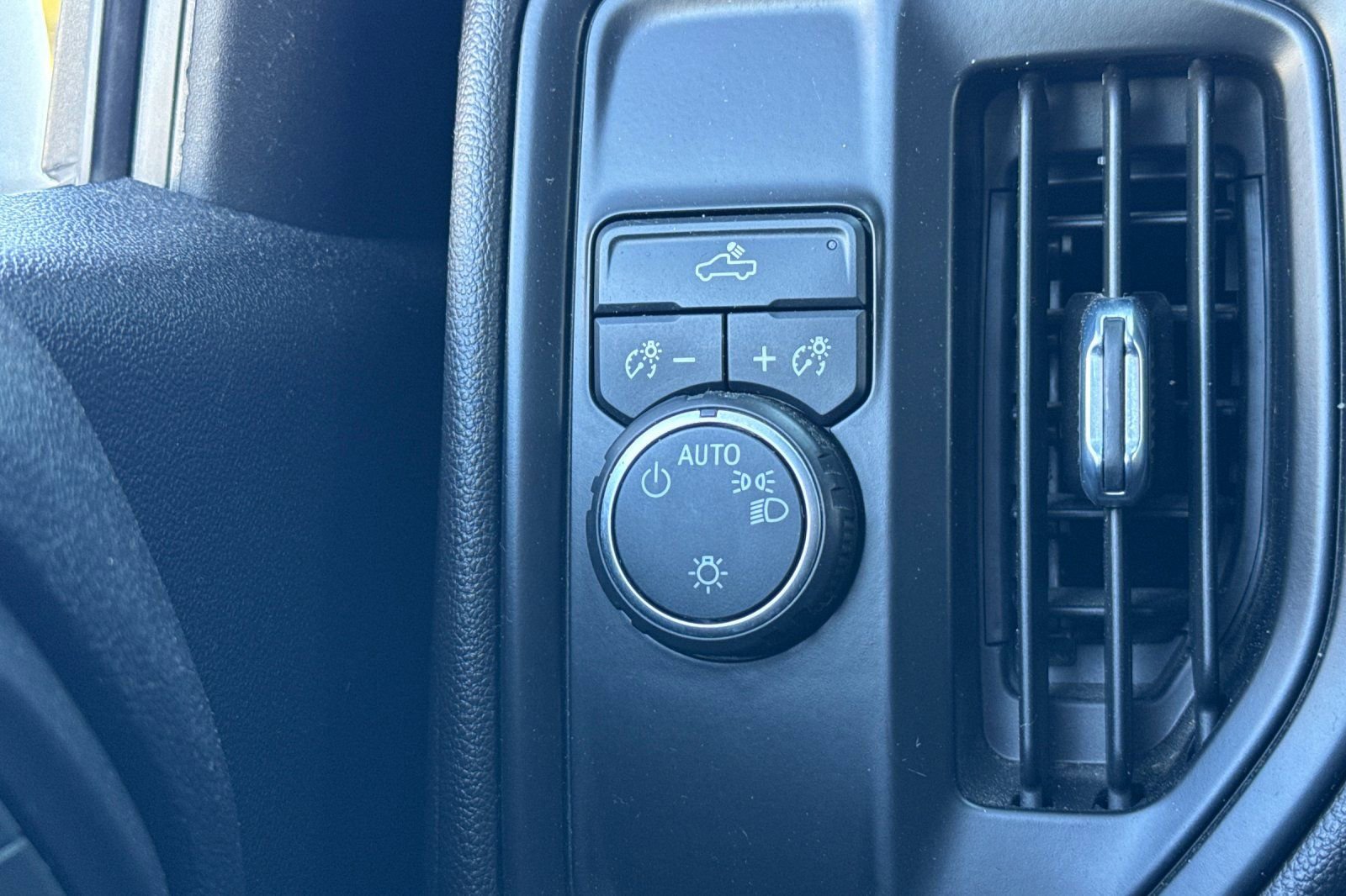 Used 2022 Chevrolet Silverado 1500 Custom image 37