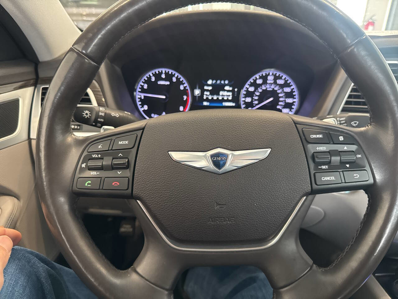 Used 2015 Hyundai Genesis 3.8 AWD/4WD image 35