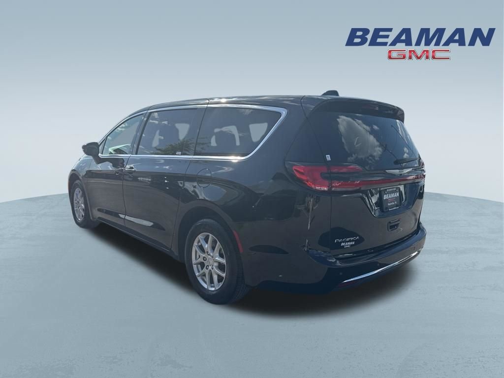 Used 2025 Chrysler Pacifica Select FWD image 5