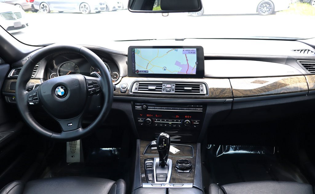Used 2015 BMW 750i RWD image 11
