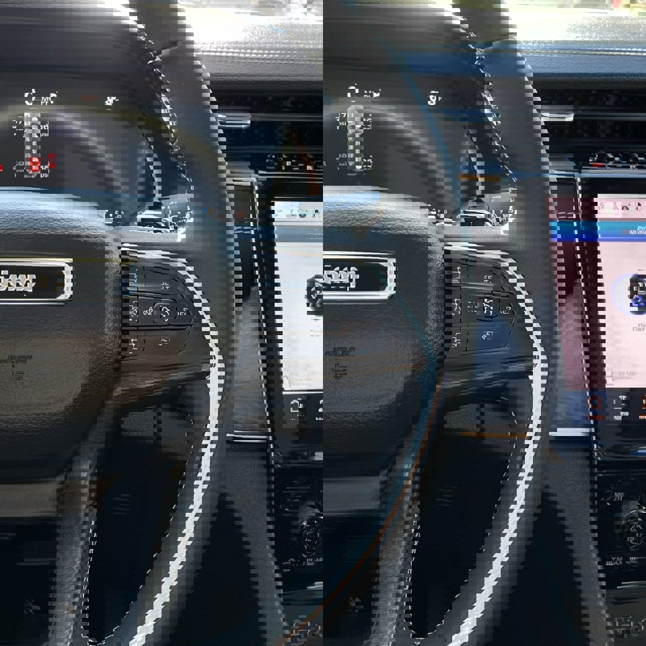 Used 2023 Jeep Grand Cherokee Limited image 14