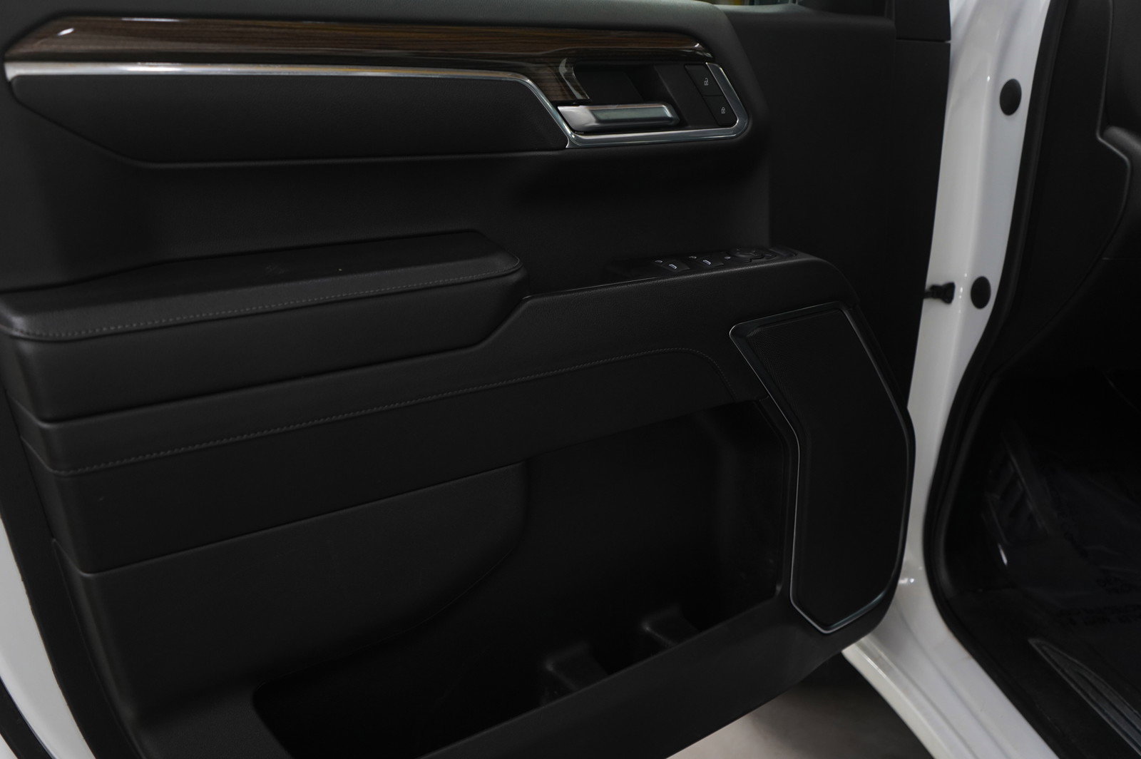 Used 2023 Chevrolet Silverado 1500 LT w/ Z71 Off-Road Package image 24