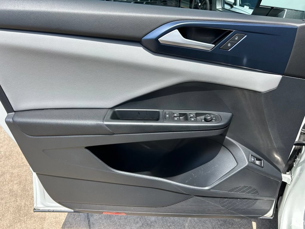 Certified 2023 Volkswagen Taos SE w/ Panoramic Sunroof Package FWD image 18