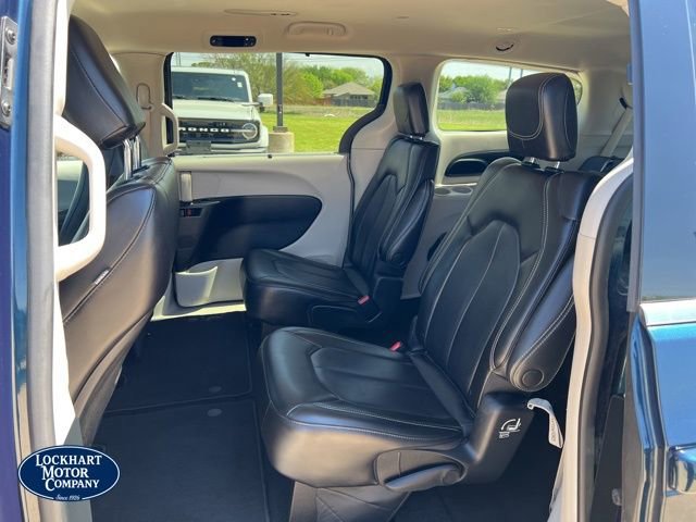 Used 2023 Chrysler Pacifica Touring-L image 12