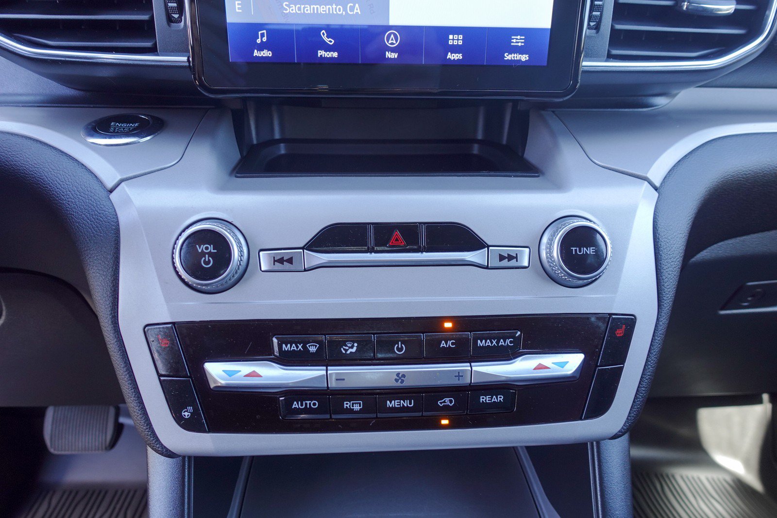 Used 2023 Ford Explorer XLT w/ Equipment Group 202A AWD/4WD image 18