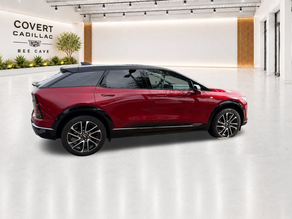 Certified 2025 Cadillac Optiq Sport 1 w/ LPO, Floor Liner Package AWD/4WD image 15