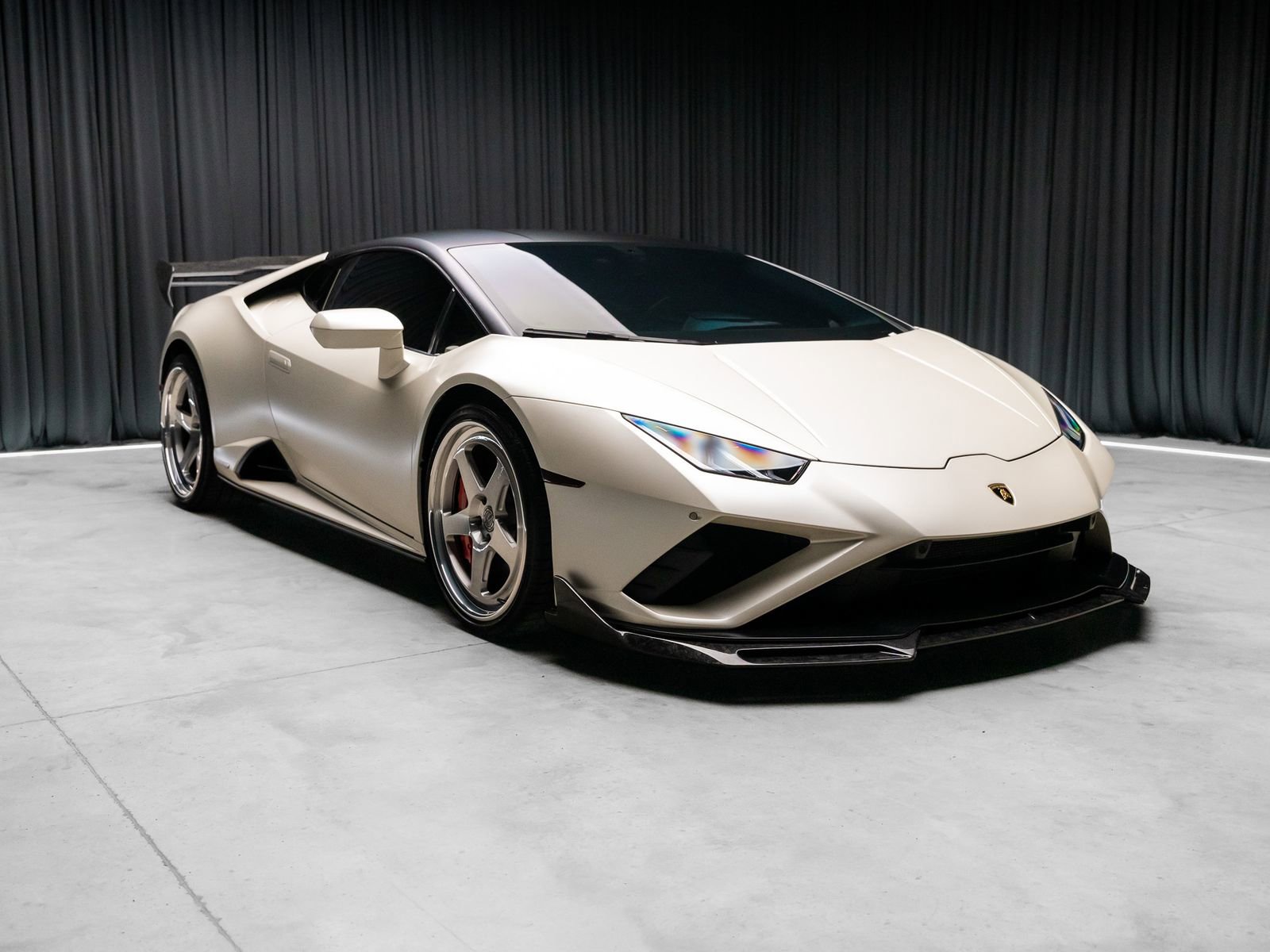 Used 2021 Lamborghini Huracan EVO image 16