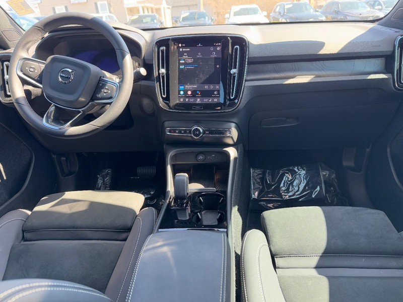 Certified 2023 Volvo C40 P8 Recharge Ultimate image 12