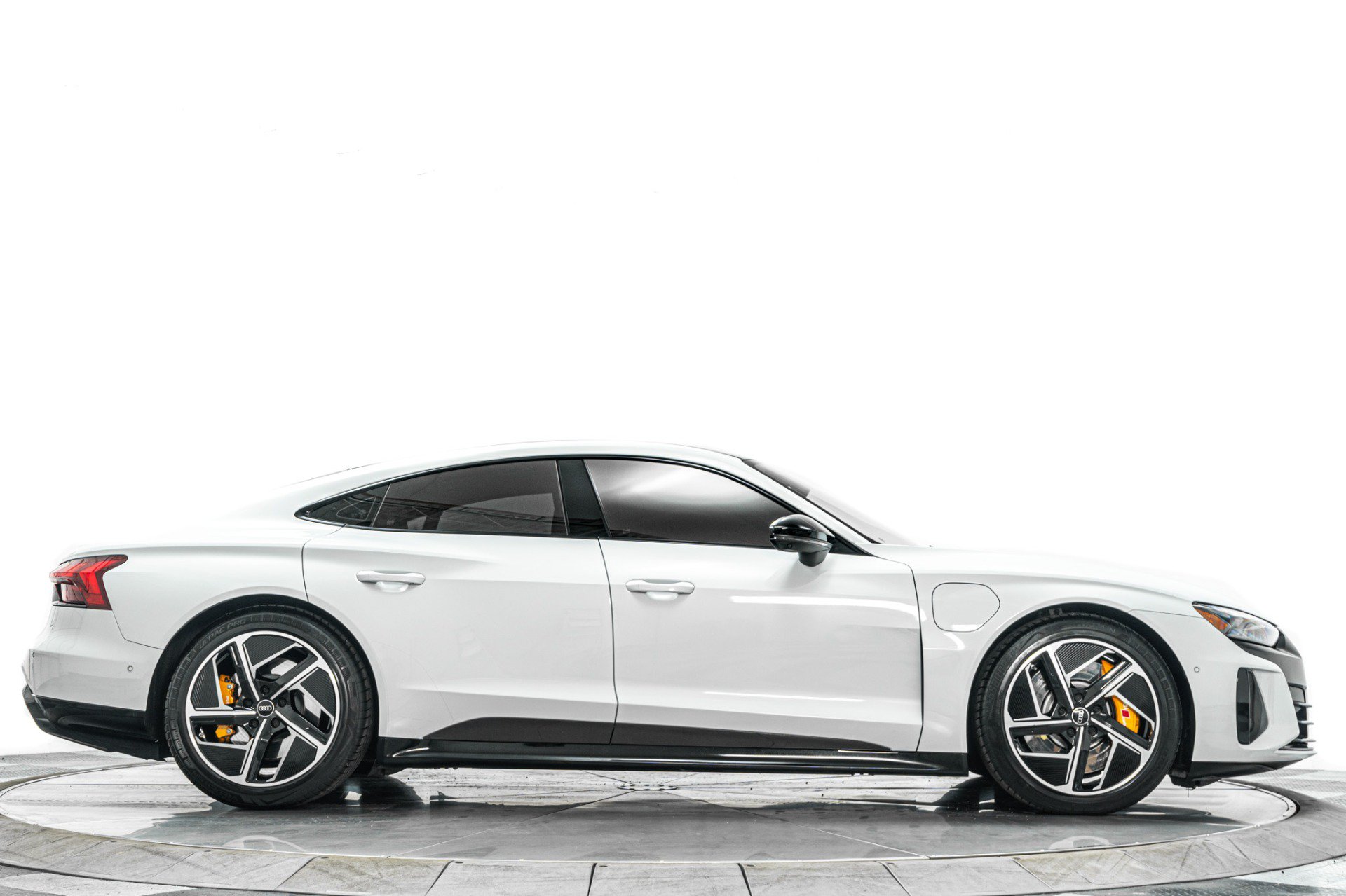 Used 2023 Audi RS e-tron GT w/ Carbon Performance Package AWD/4WD image 47