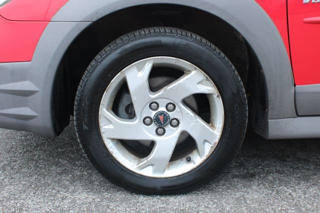 Used 2006 Pontiac Vibe w/ Preferred Package FWD image 30