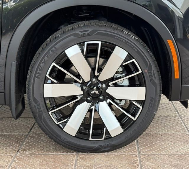 New 2025 Mitsubishi Outlander SE image 5