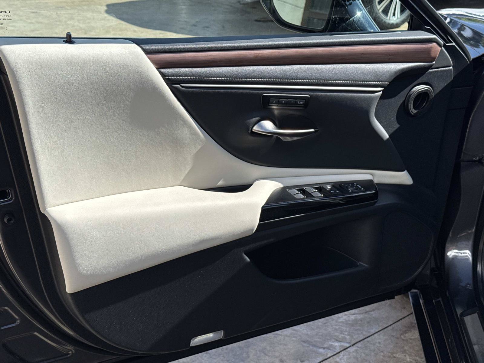 Certified 2025 Lexus ES 350 w/ Premium Package FWD image 11