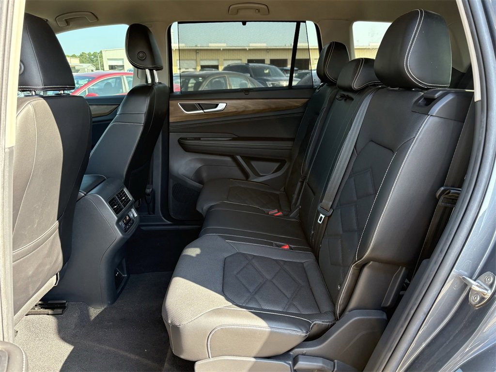 Used 2024 Volkswagen Atlas SE image 25