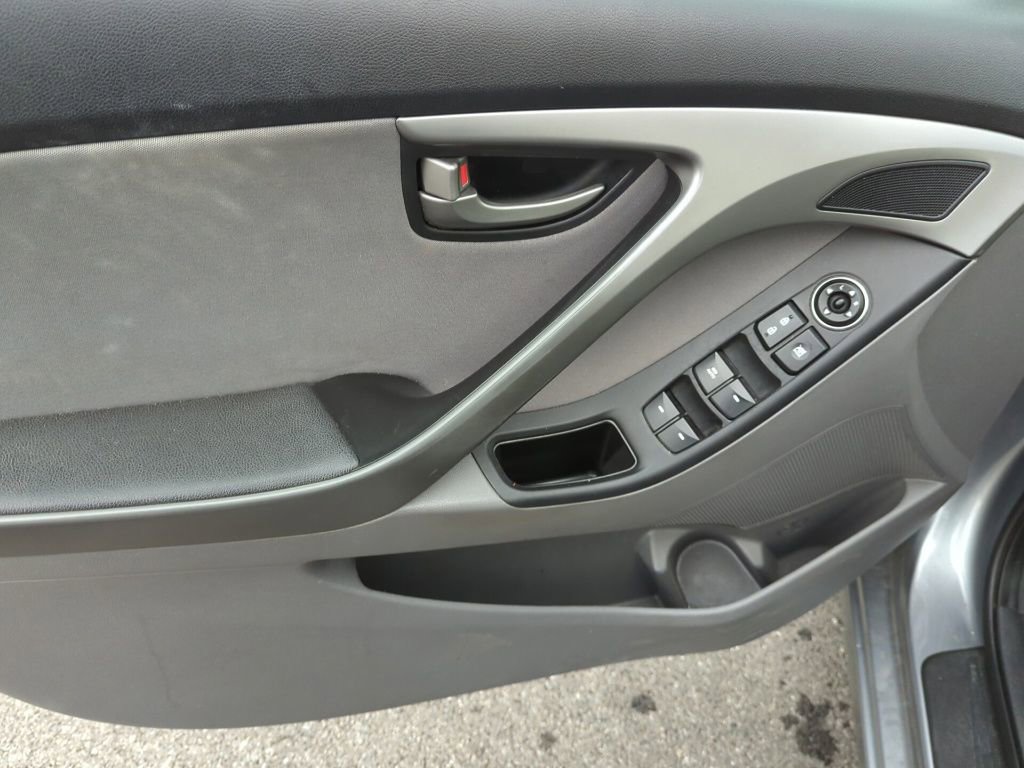 Used 2016 Hyundai Elantra SE w/ Option Group 02 image 8