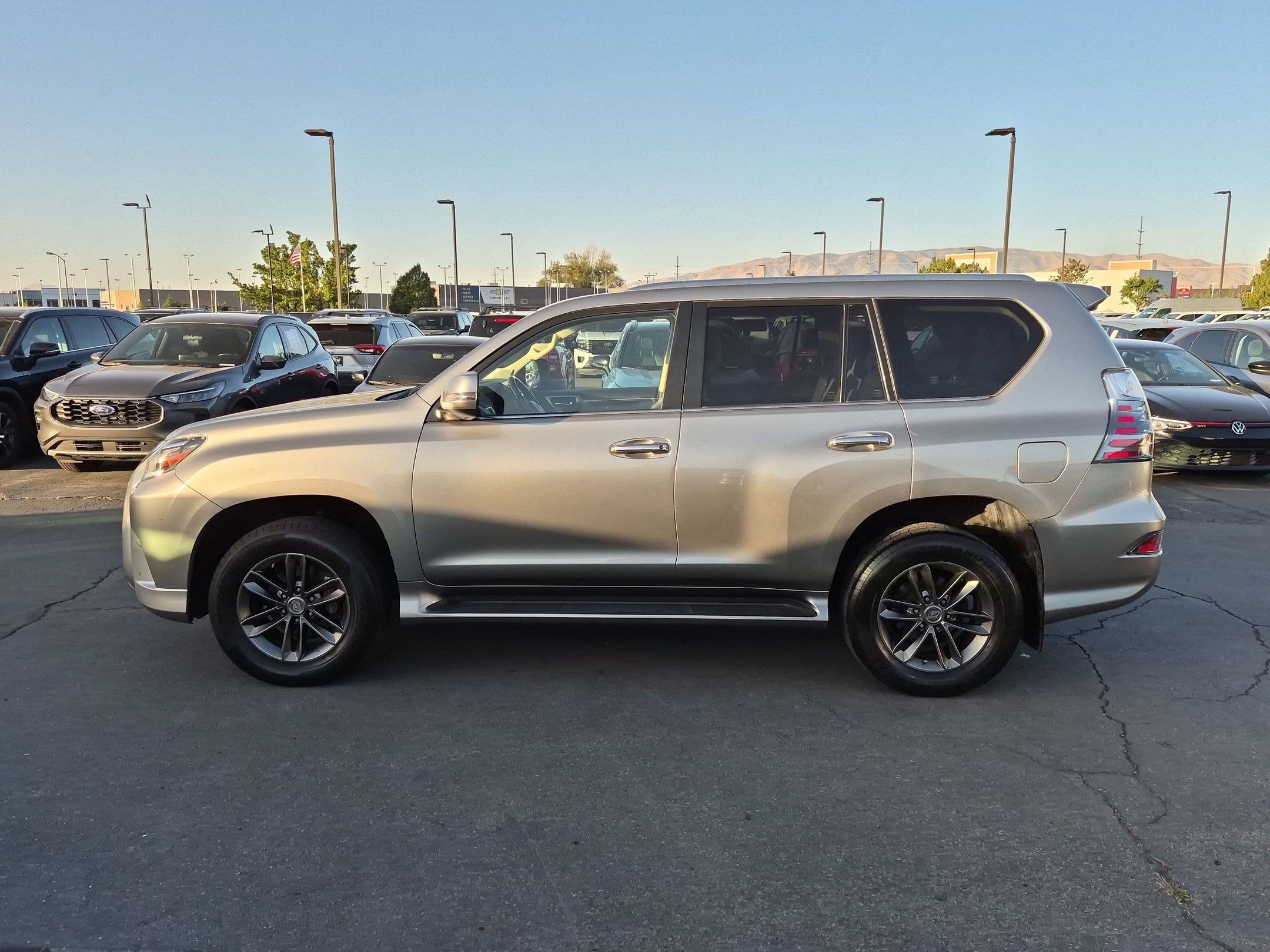 Used 2021 Lexus GX 460 Premium w/ Premium Package AWD/4WD image 9