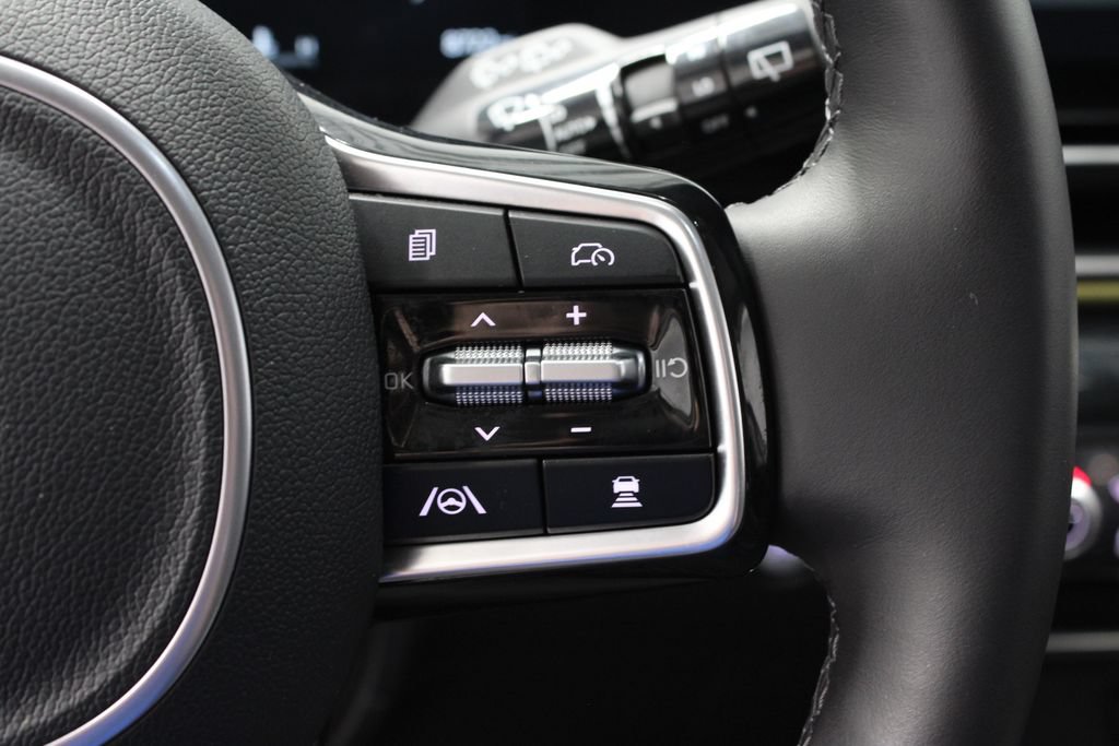 Used 2025 Kia Carnival SX Prestige FWD image 33
