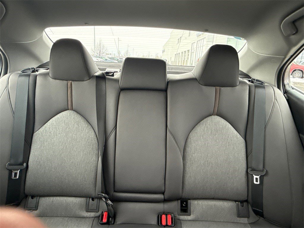 Used 2019 Toyota Camry LE image 16