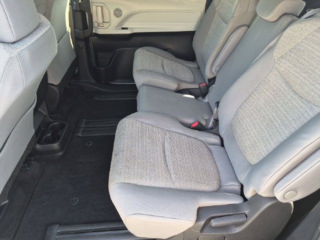 Certified 2025 Toyota Sienna LE FWD image 26