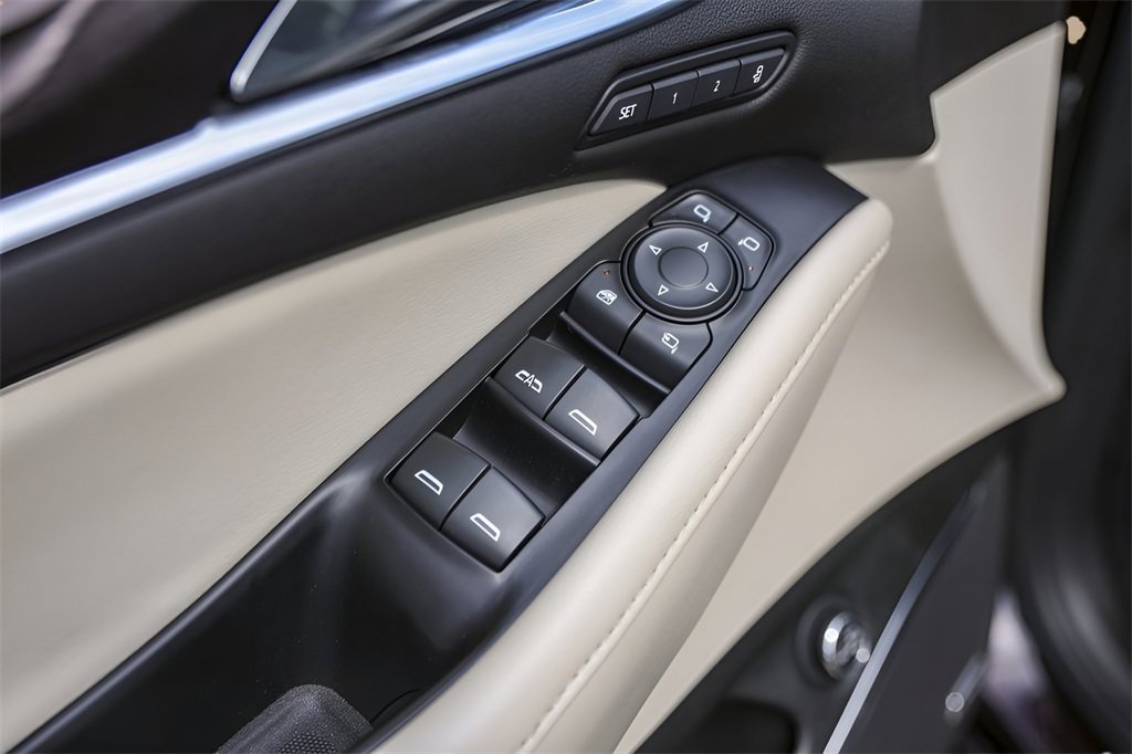 Used 2022 Buick Enclave Avenir w/ Avenir Technology Package image 22